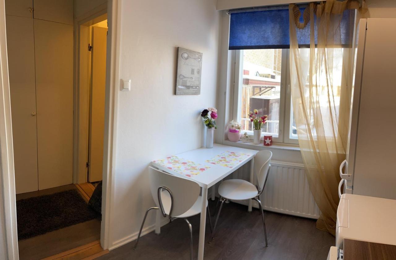 Yksioe 1 Km Jokirannasta Foeriltae/ 2 Km Torilta Apartment Turku Exterior photo